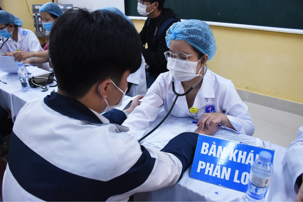 Bắt đầu tiêm vaccine phòng Covid-19 cho học sinh THPT tại Hải Phòng - 2 Bắt đầu tiêm vaccine phòng Covid-19 cho học sinh THPT tại Hải Phòng - 2