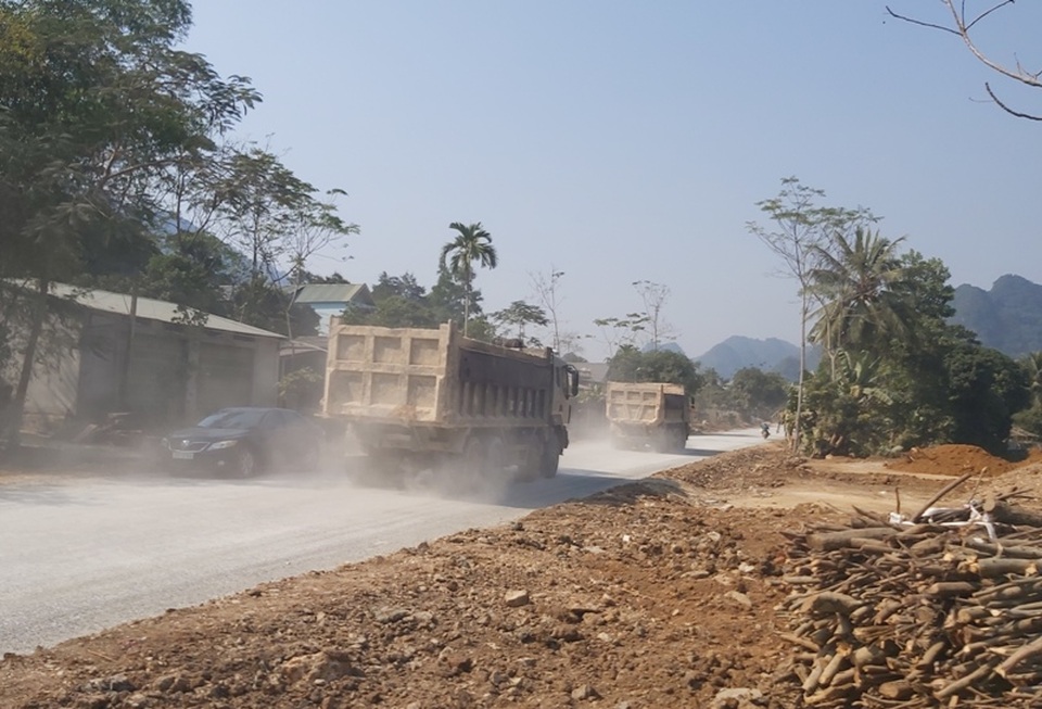 Thi công quốc lộ vùi lấp hơn 1km kênh tưới nước của dân - 1 Thi công quốc lộ vùi lấp hơn 1km kênh tưới nước của dân - 1