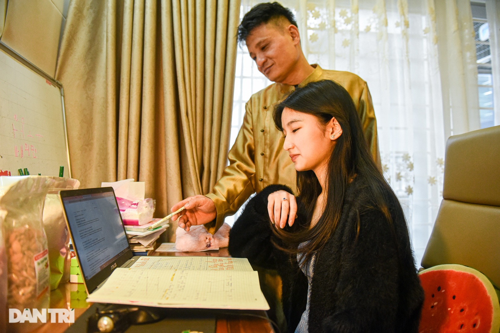 Ông bố điên ở Hà Nội rèn con gái thành hoa hậu, con trai giật học bổng Mỹ - 7 Ông bố điên ở Hà Nội rèn con gái thành hoa hậu, con trai giật học bổng Mỹ - 7