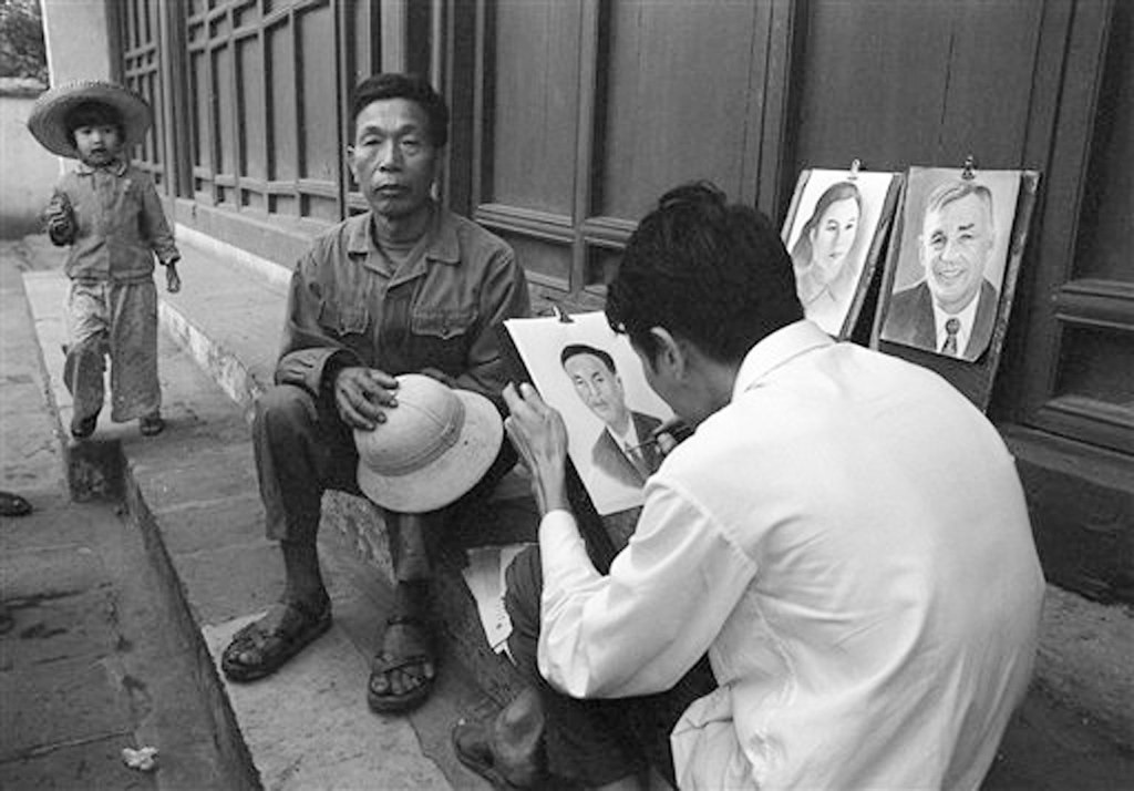 Hồ Gươm đối lập sau nửa thế kỷ qua ảnh tư liệu của phóng viên AP - 15 Hồ Gươm đối lập sau nửa thế kỷ qua ảnh tư liệu của phóng viên AP - 15