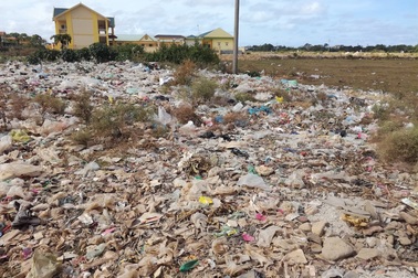 Chợ quê kêu cứu vì “rác”!