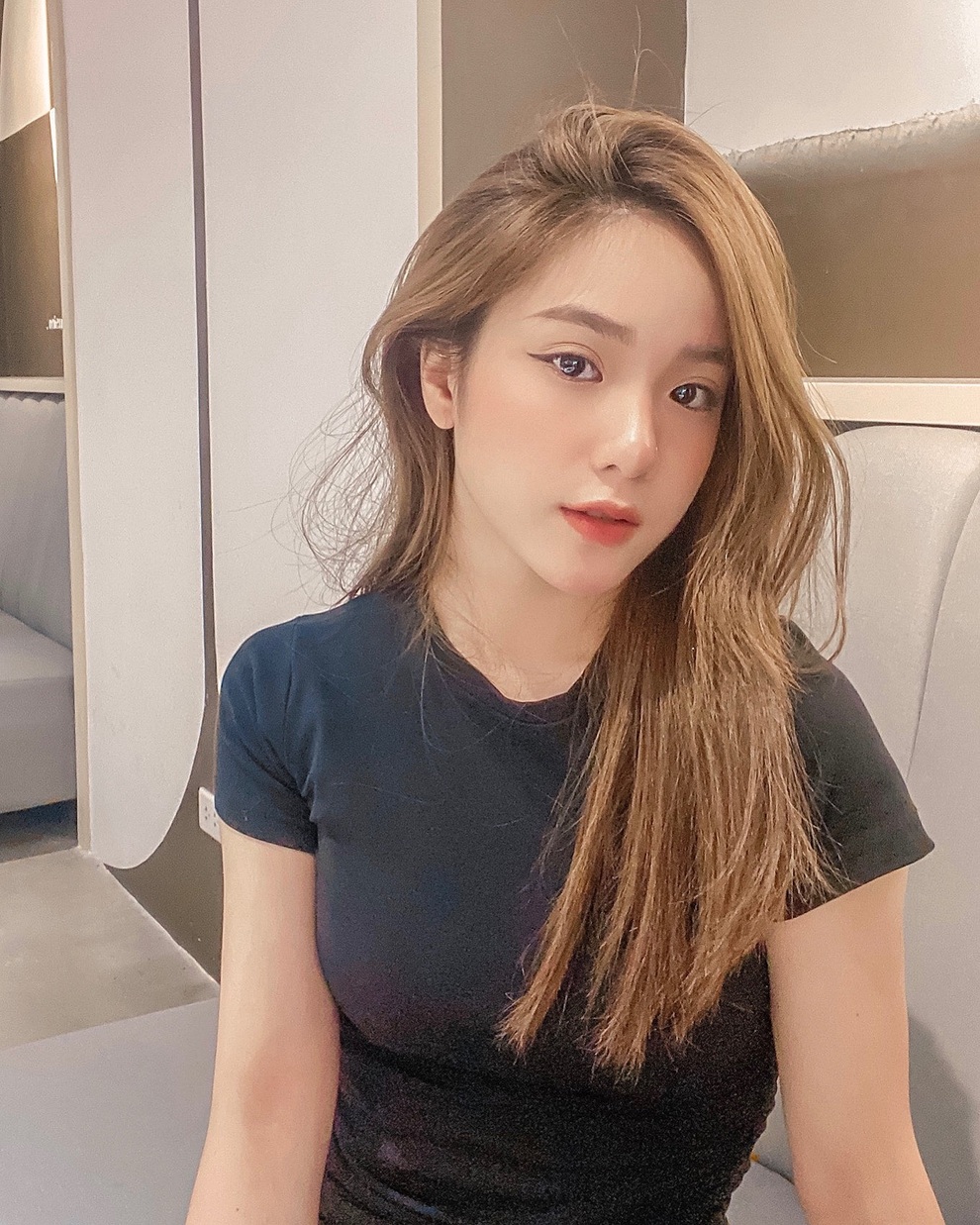 Lạ lùng hot girl rất xinh nhưng chẳng bao giờ cười khi chụp ảnh vì... tự ti - 2 Lạ lùng hot girl rất xinh nhưng chẳng bao giờ cười khi chụp ảnh vì... tự ti - 2