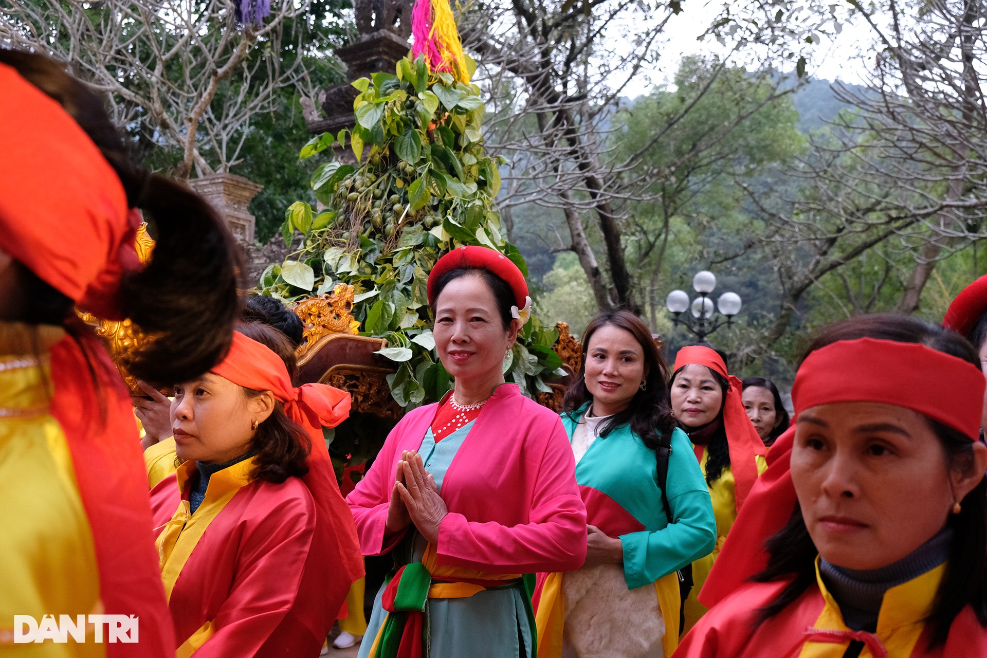Bé gái 11 tuổi vào vai Nữ tướng tại hội Gióng ở Hà Nội - 8 Bé gái 11 tuổi vào vai Nữ tướng tại hội Gióng ở Hà Nội - 8