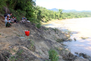 Hai học sinh chết đuối khi tắm sông