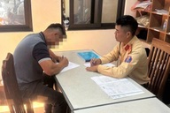 Tài xế ô tô bị phạt 5 triệu đồng vì đi lấn sang làn đường ngược chiều