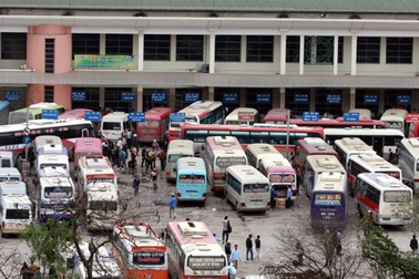 Hà Nội: Vé xe khách Tết tăng giá đến 60%