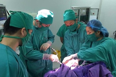 Bé 3 tuổi chấn thương sọ não sau cú ngã trong nhà