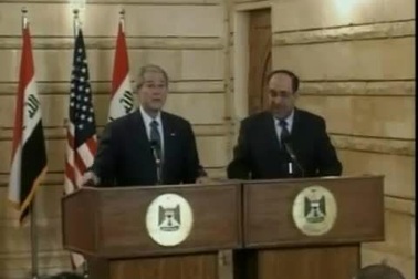 Tổng thống Bush bị nhà báo Iraq ném giày