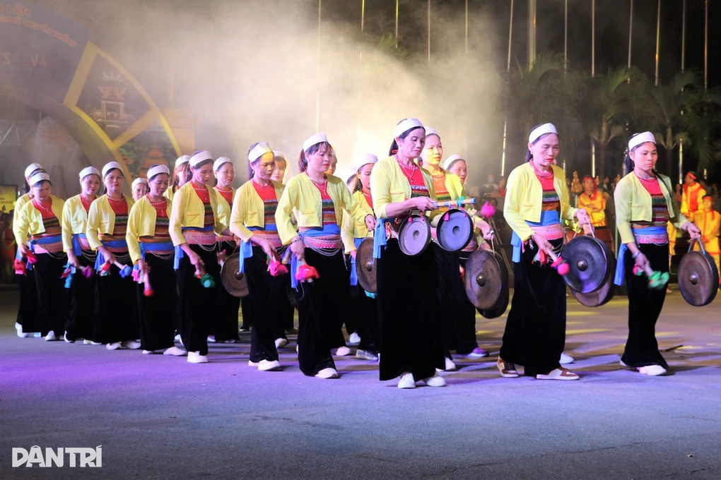Rực rỡ sắc màu di sản văn hóa trên phố tại Festival Tràng An kết nối di sản - 2 Rực rỡ sắc màu di sản văn hóa trên phố tại Festival Tràng An kết nối di sản - 2