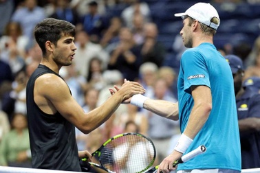 Carlos Alcaraz nhọc nhằn thắng trận mở màn tại Rotterdam Open