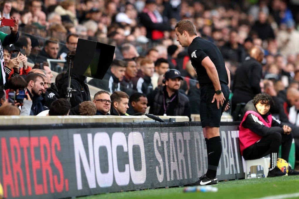 Fernandes scored in injury time to help Man Utd win against Fulham - 1