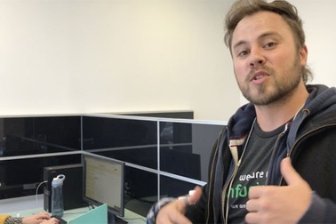 Chàng trai kiếm 1 triệu USD sau 92 ngày bán hàng qua mạng