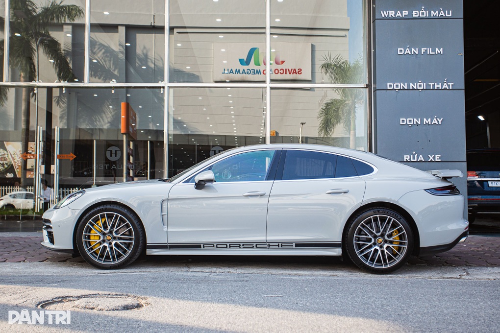 Ông Đặng Lê Nguyên Vũ lỗ tiền tỷ khi bán xe Porsche Panamera hàng độc - 3 Ông Đặng Lê Nguyên Vũ lỗ tiền tỷ khi bán xe Porsche Panamera hàng độc - 3