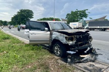 Ô tô 7 chỗ bốc cháy trong Khu Công nghệ cao TPHCM