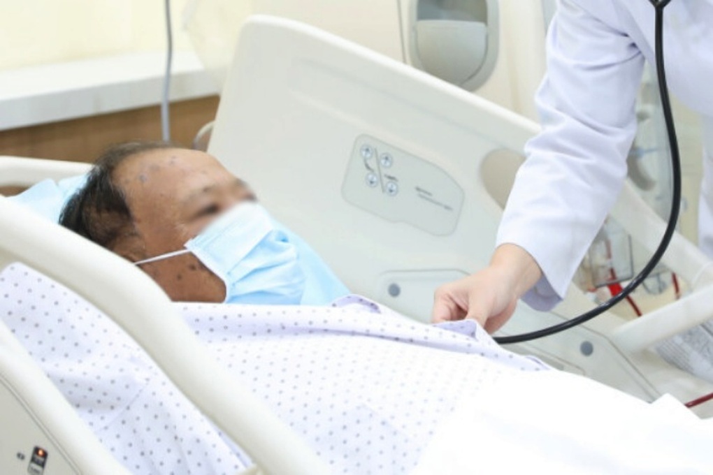 Sau một đợt sốt siêu vi, người đàn ông phải chạy thận nhân tạo - 1