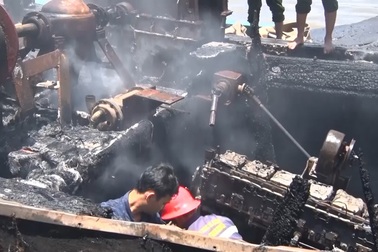 Tàu bị cháy trên biển, đưa về sửa chữa lại tiếp tục... cháy rụi