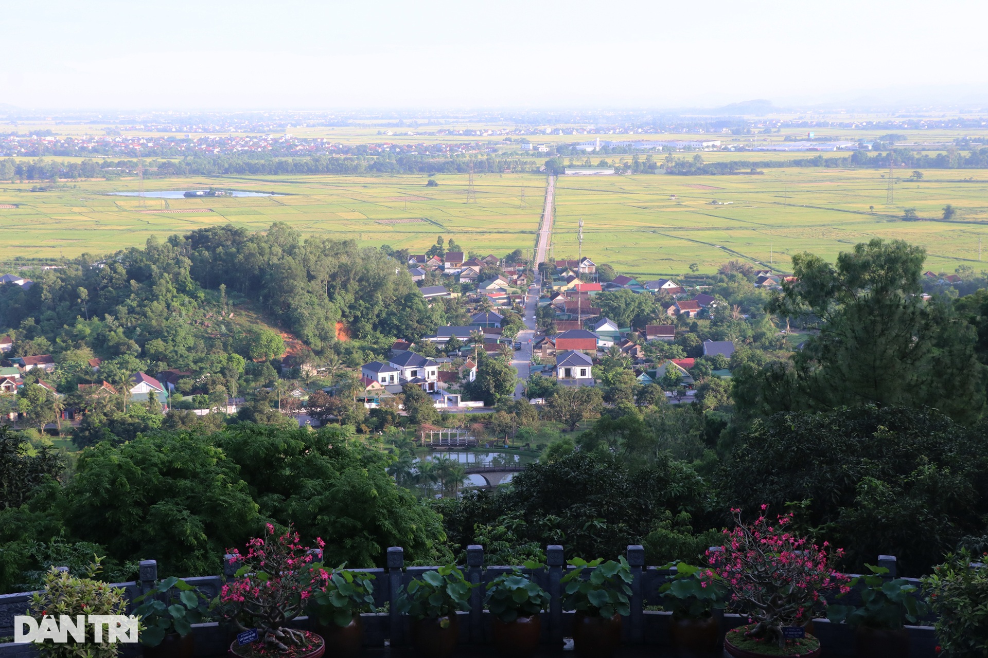 Thăm nơi yên nghỉ của thân mẫu Chủ tịch Hồ Chí Minh - 11 Thăm nơi yên nghỉ của thân mẫu Chủ tịch Hồ Chí Minh - 11