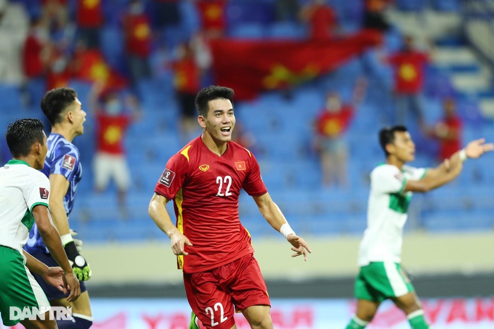 Việt Nam 4-0 Indonesia: Duyên ngầm của Công Phượng - 7 Việt Nam 4-0 Indonesia: Duyên ngầm của Công Phượng - 7