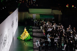 Á hậu Quỳnh Châu mặc trang phục độc đáo, gây chú ý trước ngày cưới - 3 Á hậu Quỳnh Châu mặc trang phục độc đáo, gây chú ý trước ngày cưới - 3