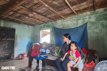 Con gái đi nhặt ve chai 3 ngày chưa đủ tiền mua cho mẹ bộ đồ 90.000 đồng