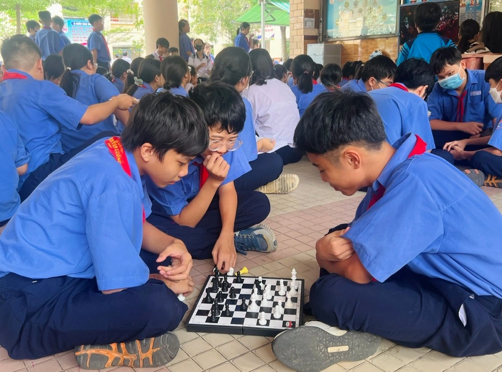 Hiệu trưởng xin đổi quà sang... tiền và ngôi trường không có quỹ phụ huynh - 7 Hiệu trưởng xin đổi quà sang... tiền và ngôi trường không có quỹ phụ huynh - 7