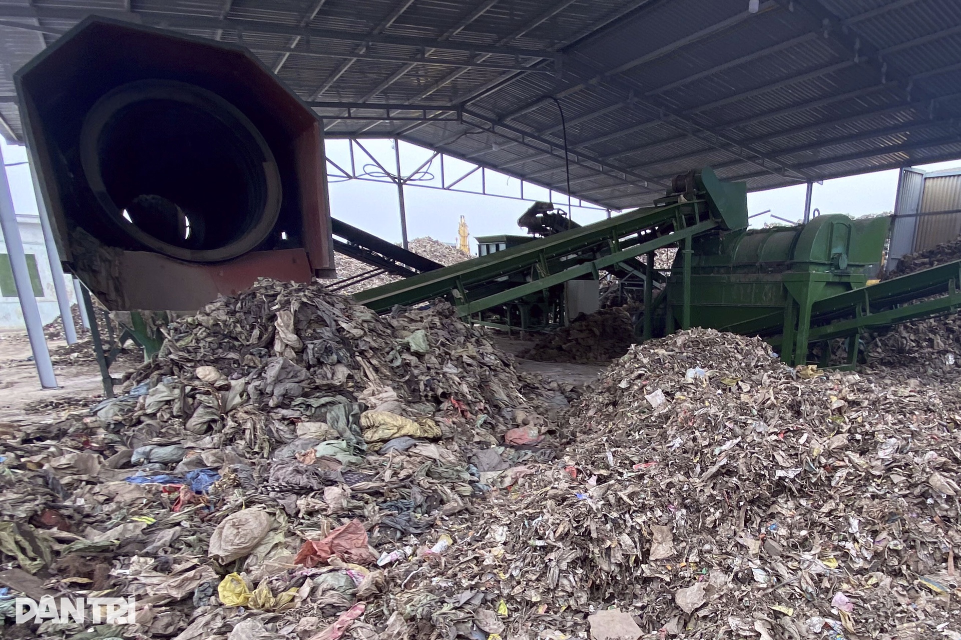 Kỳ 1: Bãi rác lộ thiên đe dọa vùng nuôi rươi ở Hải Phòng - 4 Kỳ 1: Bãi rác lộ thiên đe dọa vùng nuôi rươi ở Hải Phòng - 4