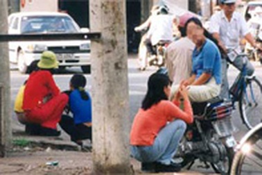 “Lò” nuôi các cô gái chờ... coi mắt!