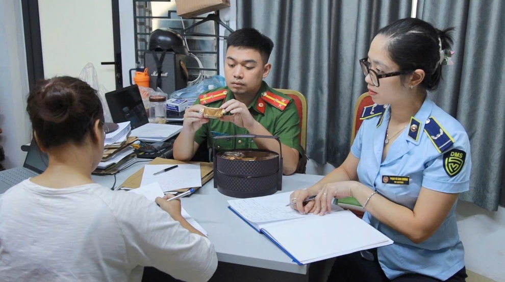 Hà Nội: Xử lý hàng trăm vụ hàng giả, khởi tố nhiều đối tượng - 1 Hà Nội: Xử lý hàng trăm vụ hàng giả, khởi tố nhiều đối tượng - 1