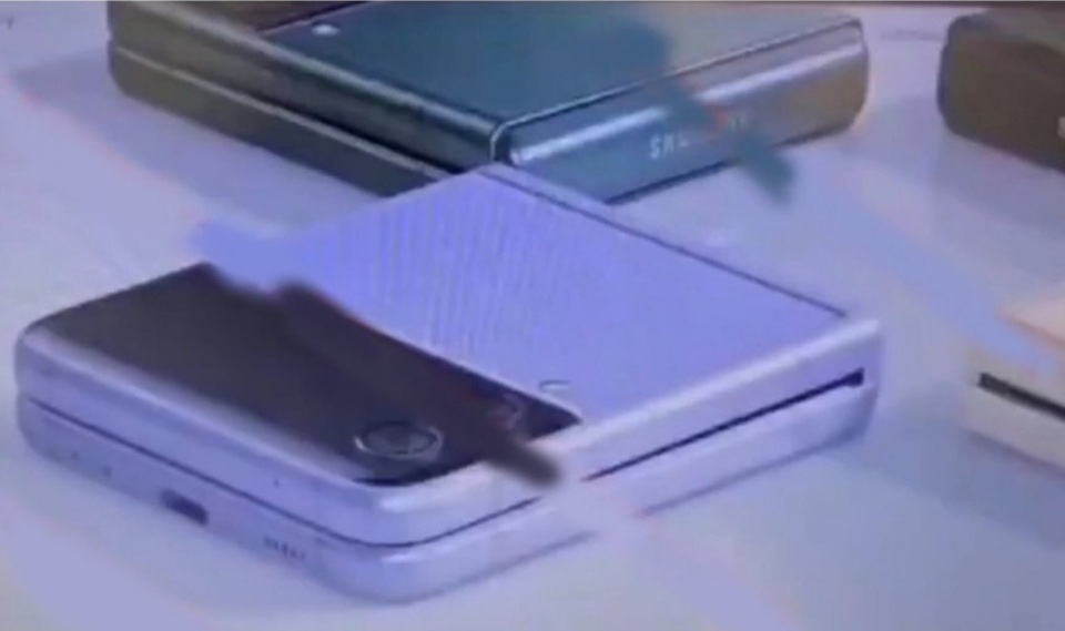 Lộ ảnh bộ đôi smartphone màn hình gập Galaxy Z Fold3 và Flip2 của Samsung - 7 Lộ ảnh bộ đôi smartphone màn hình gập Galaxy Z Fold3 và Flip2 của Samsung - 7