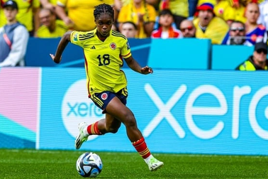 Ngôi sao tuyển nữ Colombia đột quỵ ngay trên sân tập