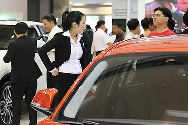 Ồn ào kích cầu ôtô cuối năm