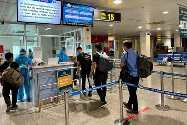 Chuyến bay miễn phí đưa đoàn bác sĩ từ TPHCM về Hà Nội