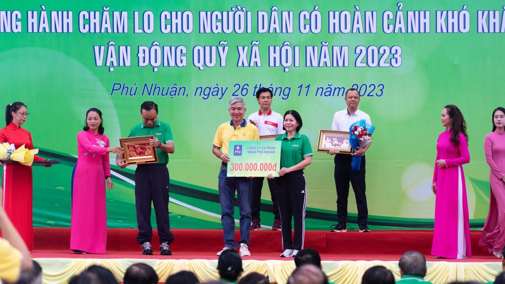 PNJ đồng hành cùng 4.000 người đi bộ gây quỹ xã hội - 1
