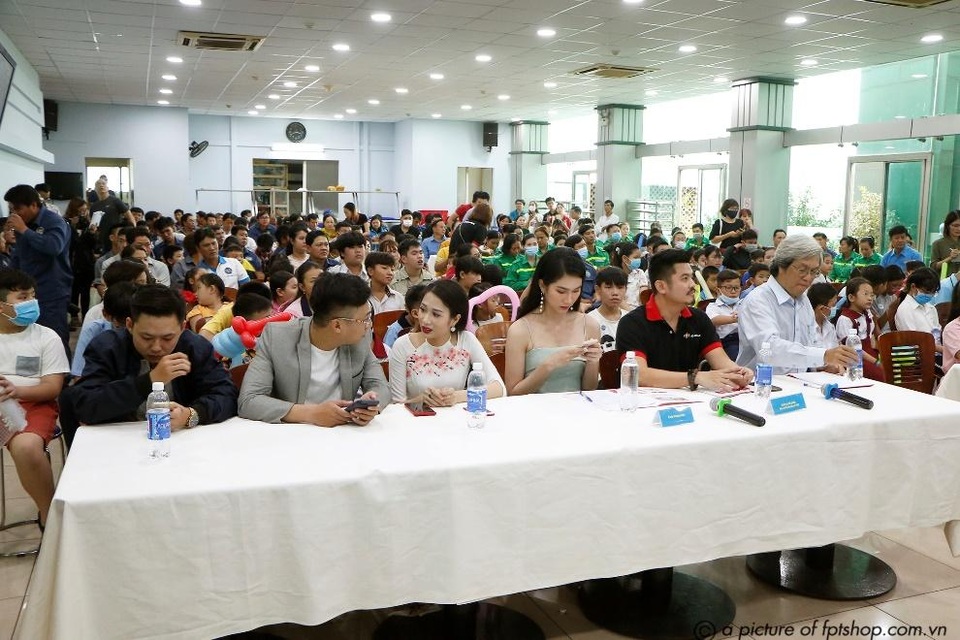 FPT Shop tri ân những người thầm lặng làm đẹp đường phố - 3 FPT Shop tri ân những người thầm lặng làm đẹp đường phố - 3