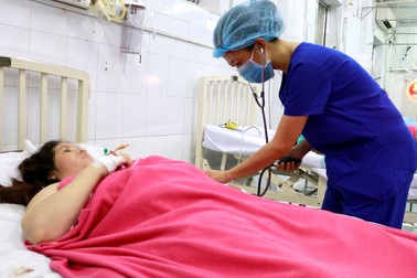 3 tiếng căng thẳng  cứu sản phụ bị nhau tiền đạo xâm lấn bàng quang