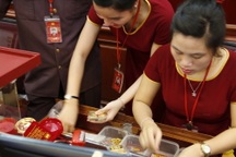 Giá vàng tiếp tục đi lên