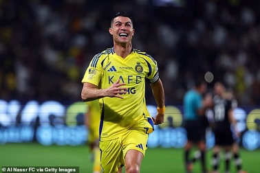 C.Ronaldo tuyên bố bất ngờ về lý do ở lại nhận "núi tiền" tại Al Nassr