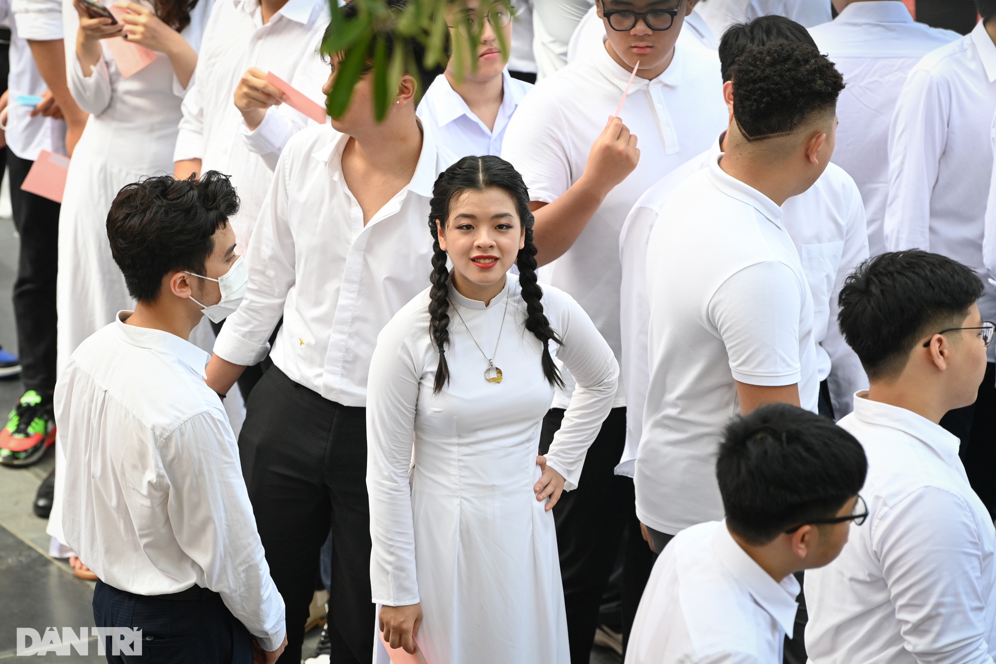 Ngắm vẻ đẹp rạng rỡ của các nữ sinh Hà Nội trong lễ bế giảng đặc biệt - 4 Ngắm vẻ đẹp rạng rỡ của các nữ sinh Hà Nội trong lễ bế giảng đặc biệt - 4