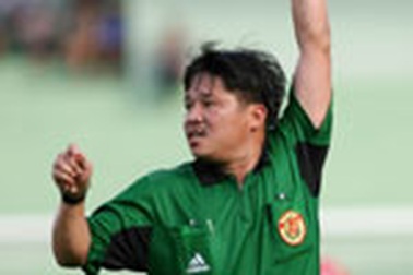 Trọng tài sống bằng gì?