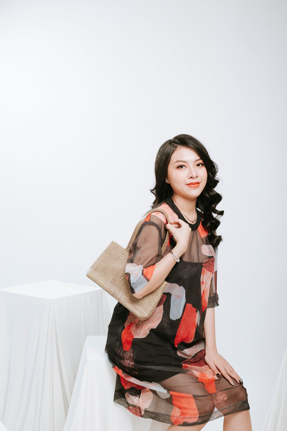 Ngọc Quyên Shop chia sẻ chọn màu túi phù hợp với trang phục - 3 Ngọc Quyên Shop chia sẻ chọn màu túi phù hợp với trang phục - 3