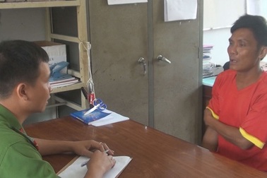 Ngáo đá khống chế xe 47 chỗ chở khách hành hương trên phà Cao Lãnh