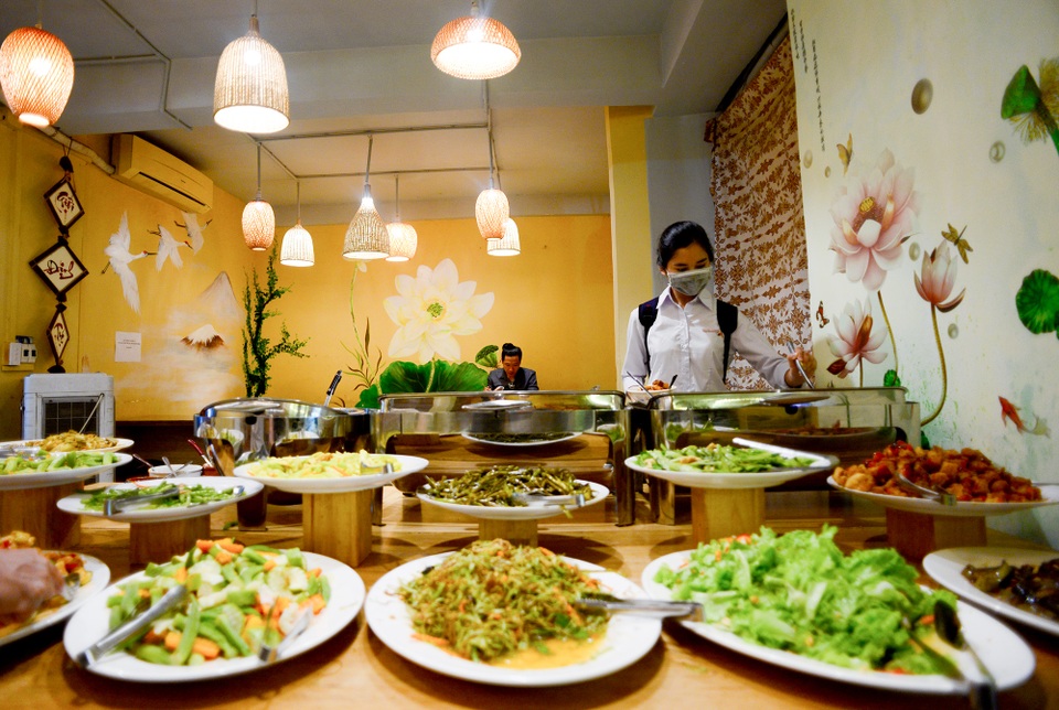 Buffet chay miễn phí.jpg