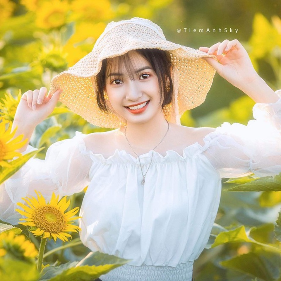 Vẻ đẹp trong veo tựa nàng thơ của nữ sinh trường CĐ Sư phạm Trung ương - 3 Vẻ đẹp trong veo tựa nàng thơ của nữ sinh trường CĐ Sư phạm Trung ương - 3