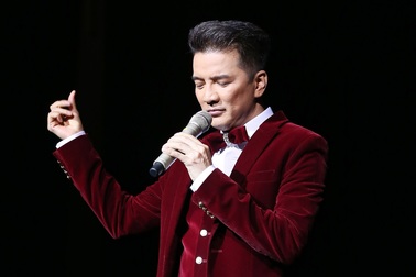 Đàm Vĩnh Hưng gây sốc khi hát nhạc... tang lễ trong đêm nhạc riêng