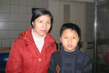 Thận trọng khi bé kêu đau chân