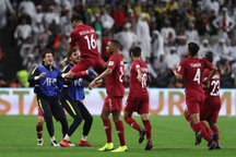 Đại thắng 4-0 trước chủ nhà UAE, Qatar lọt vào chung kết gặp Nhật Bản