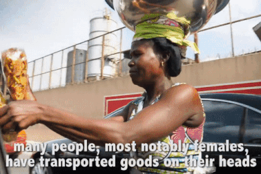 Nơi phụ nữ mang vác vật nặng bằng đầu mà vẫn đi lại thoăn thoắt