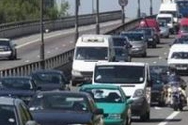 Cậu bé 4 tuổi lái ôtô ra đường cao tốc