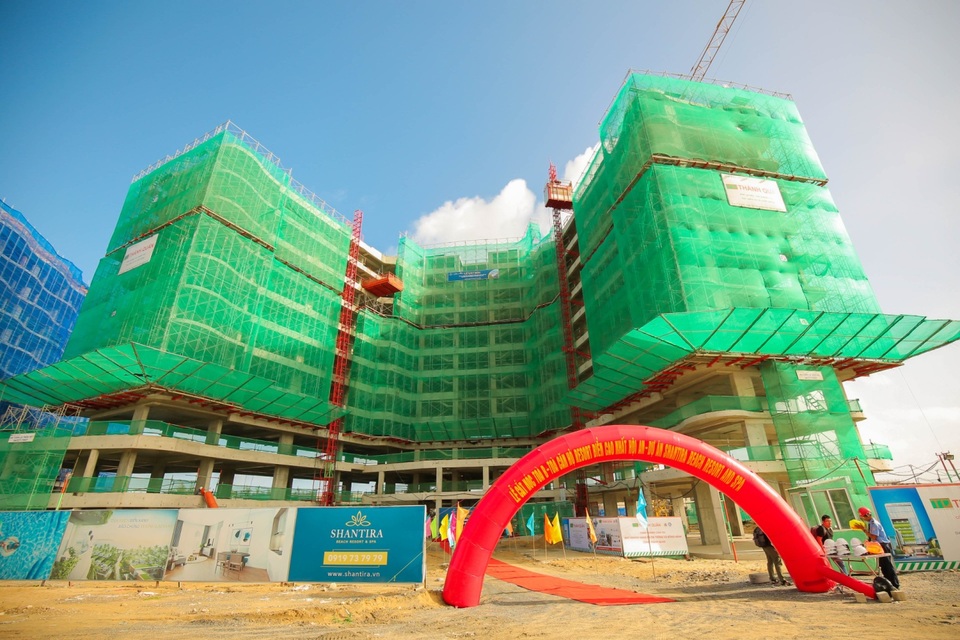 Tập đoàn Hoàng Gia Hội An tổ chức lễ cất nóc tòa B ngay trước G - 1 Tập đoàn Hoàng Gia Hội An tổ chức lễ cất nóc tòa B ngay trước G - 1