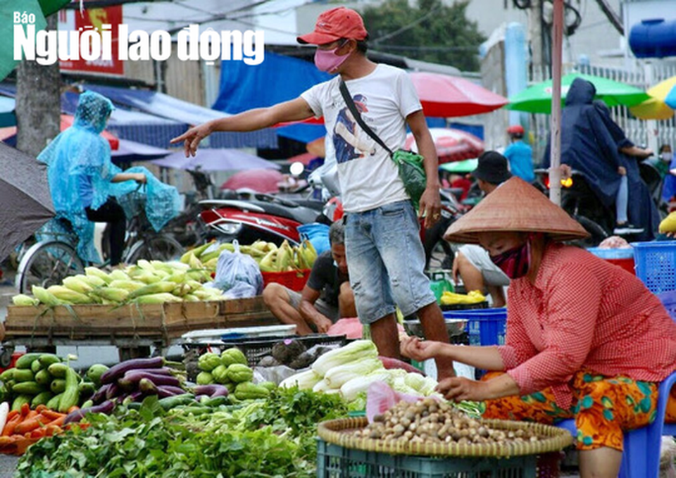 Đìu hiu chợ tạm công nhân mùa Covid-19 - 2 Đìu hiu chợ tạm công nhân mùa Covid-19 - 2
